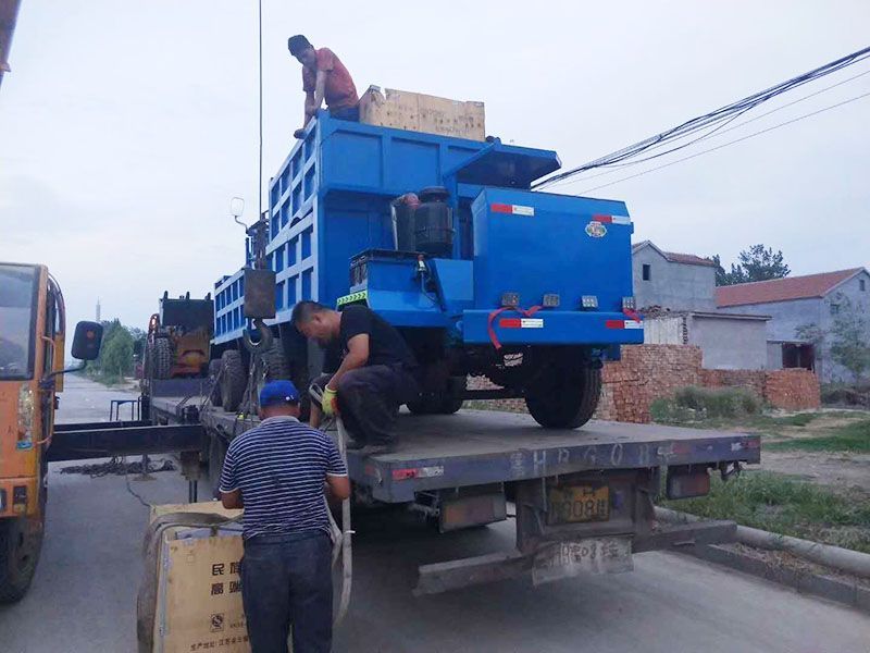 12吨矿用运输车