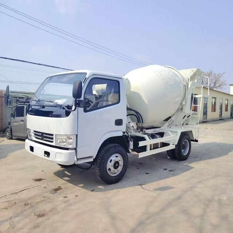 山东昌松工厂机械新款【混泥土搅拌运输车】下线